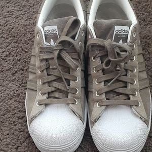 Size 10 1/2 adidas shell toes